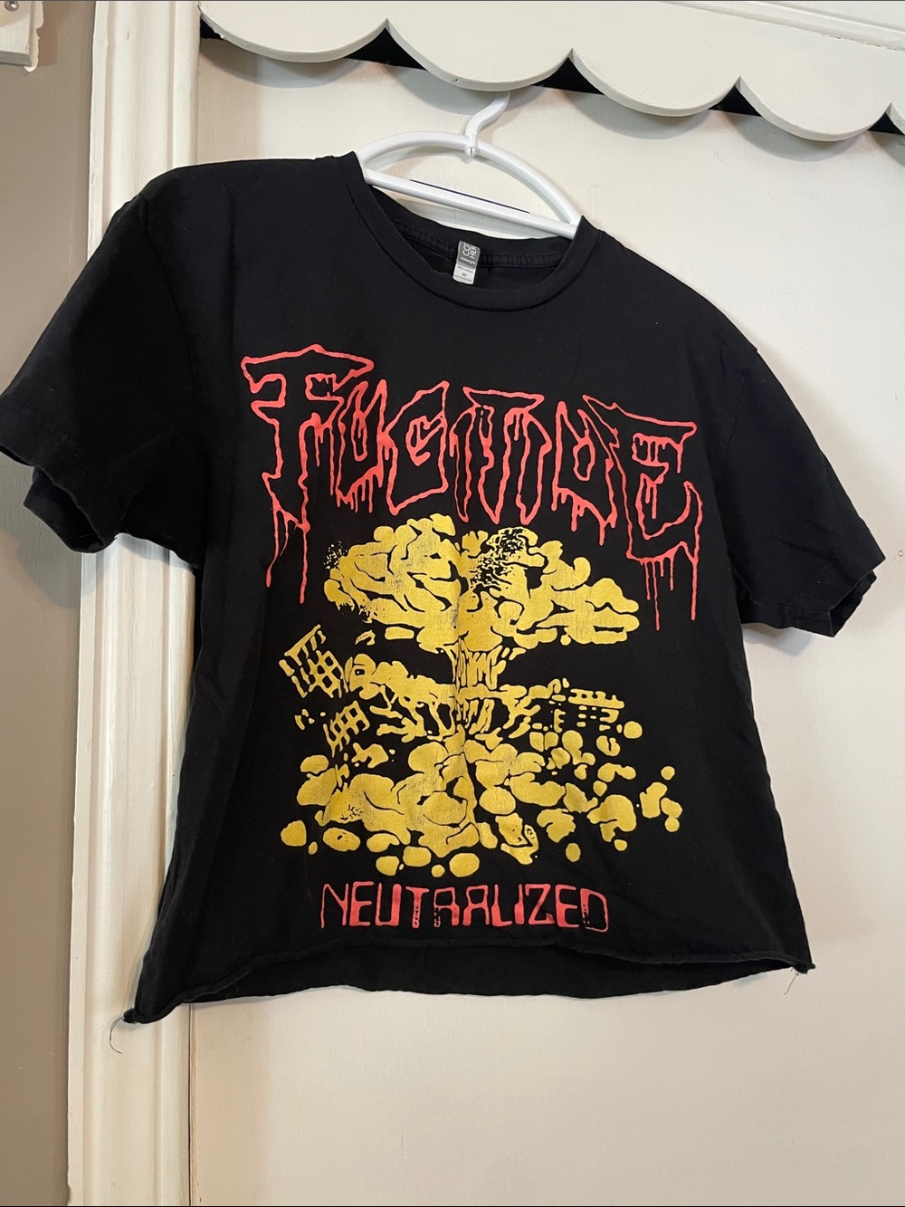 Fugitive Metal Band M cropped tee